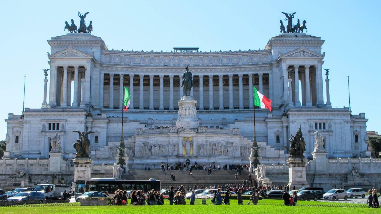 Отель Pied A Terre Barberini Рим Экстерьер фото