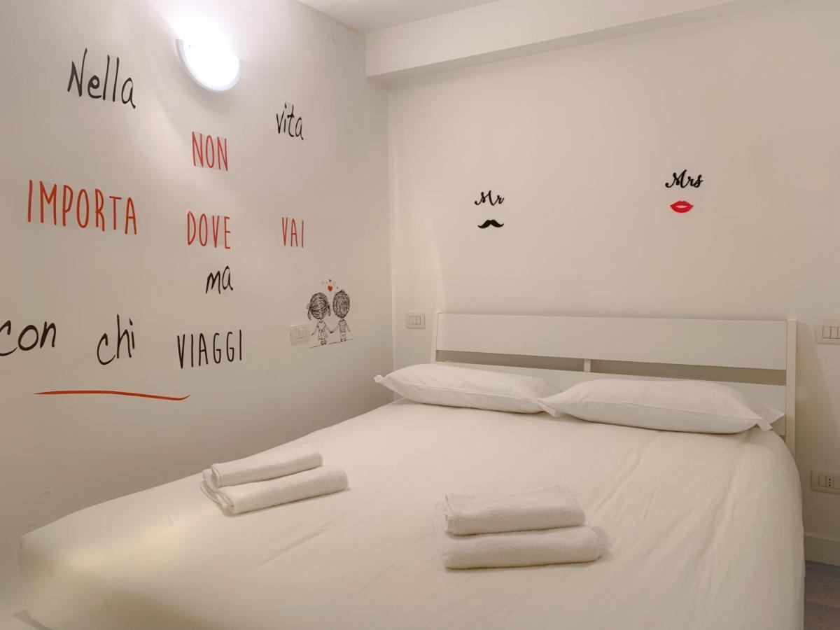 Отель Pied A Terre Barberini Рим Экстерьер фото